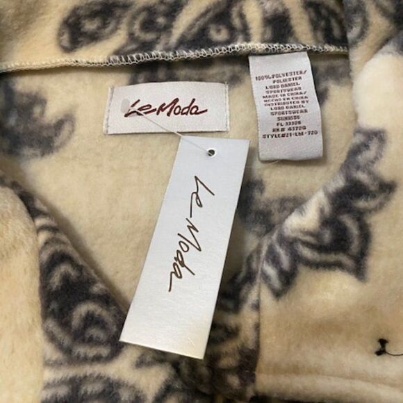 Le Moda Cream/Gray button Cape with front pockets, size OS - Picture 3 of 3